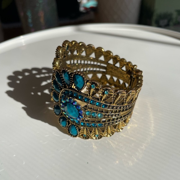Turquoise and Gold Colored Bracelet - Picture 4 of 6